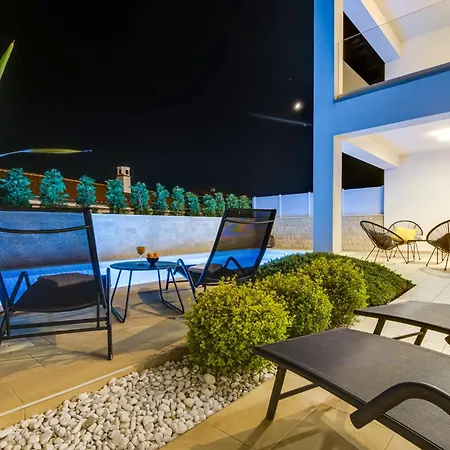 Aurea Villa *