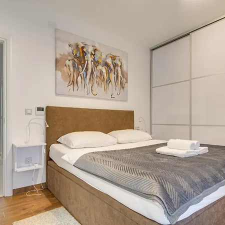 Aurea Villa *