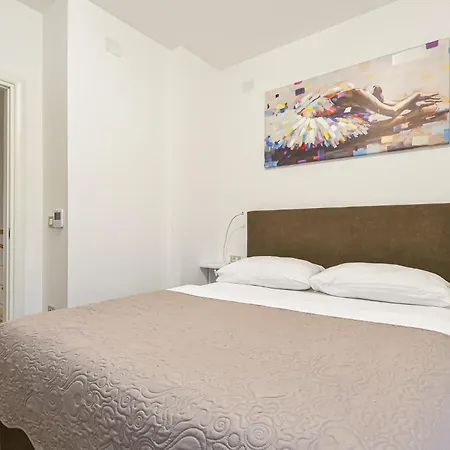 Aurea Villa *