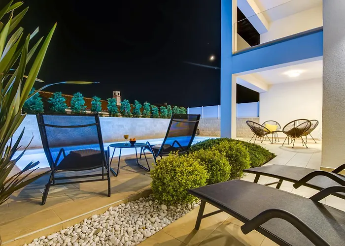 Aurea Villa *
